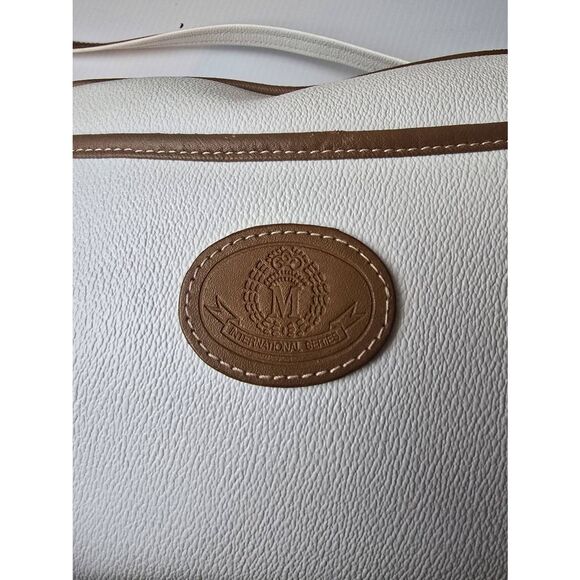 International Series Bag New, no tag - Picture 2 of 9